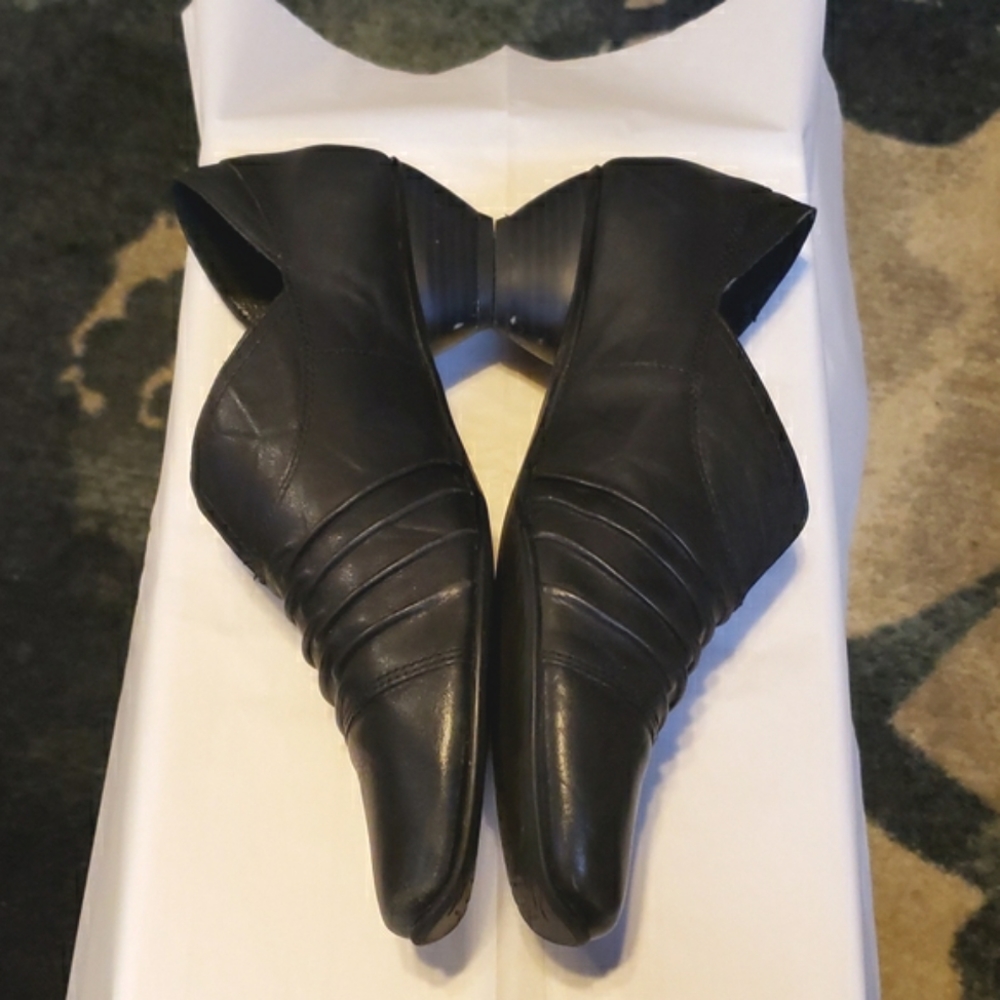 Josef Seibel Ruched front Leather Booties  10.5/41 - Picture 2 of 7